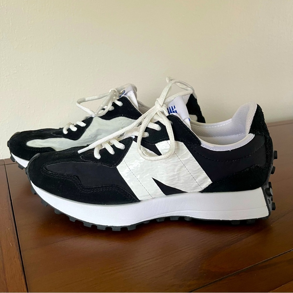 New Balance 327 Sneakers